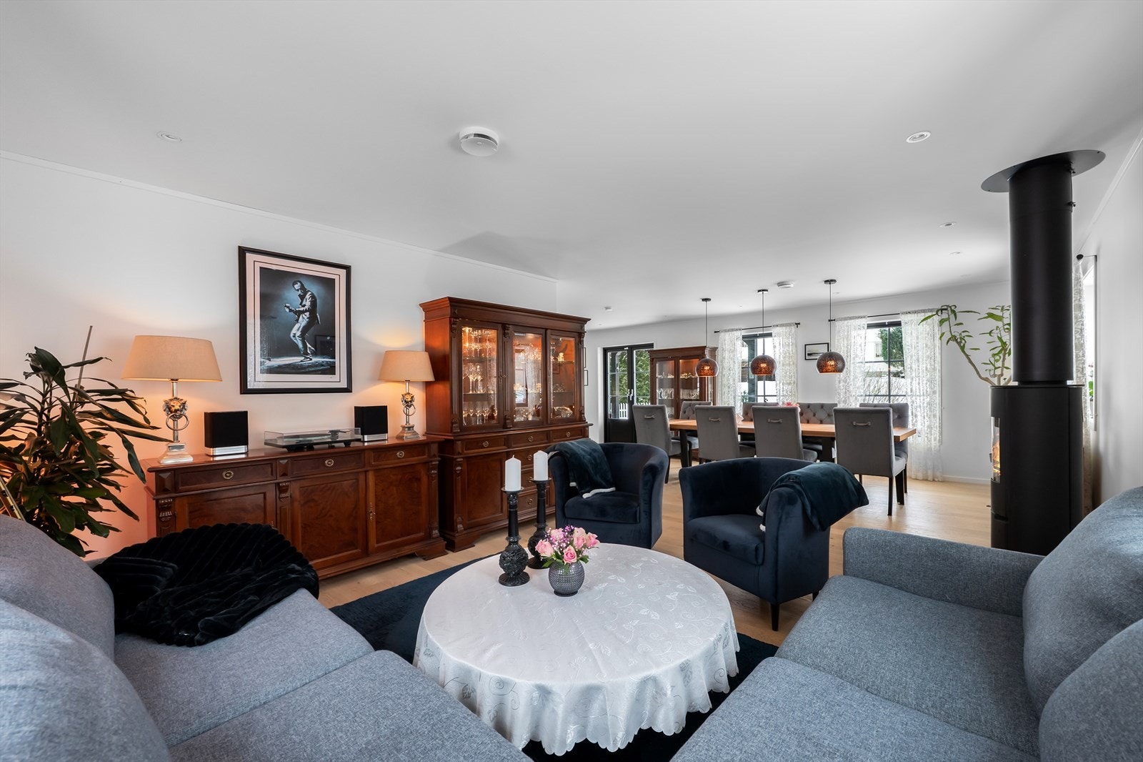 Stue med god plass til møblement i flere soner. Galleribilde