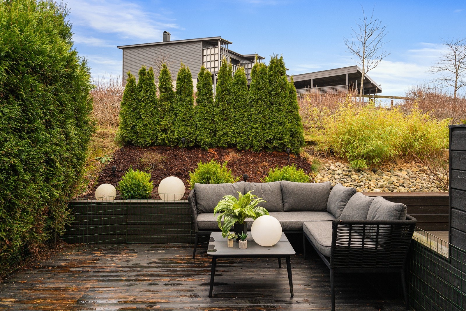 Terrassen er lun og skjermet, med lite innsyn. Galleribilde