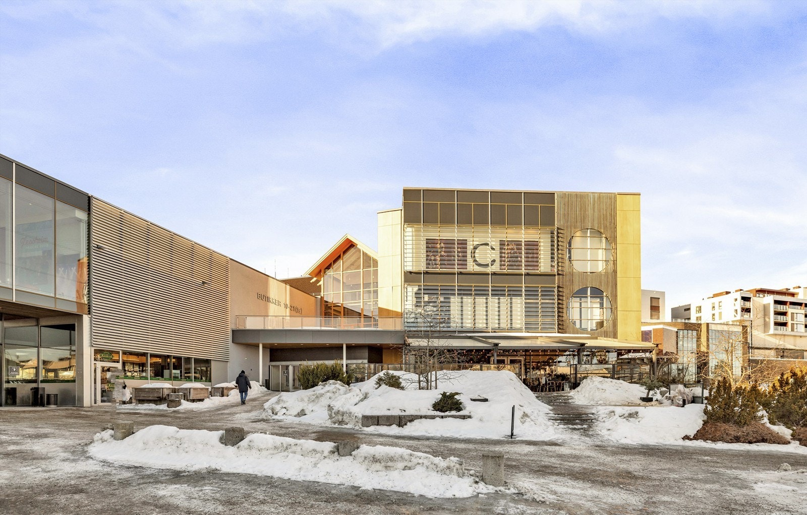 Ullensaker kulturhus med kino, konserter og bibliotek er lett tilgjengelig. Galleribilde