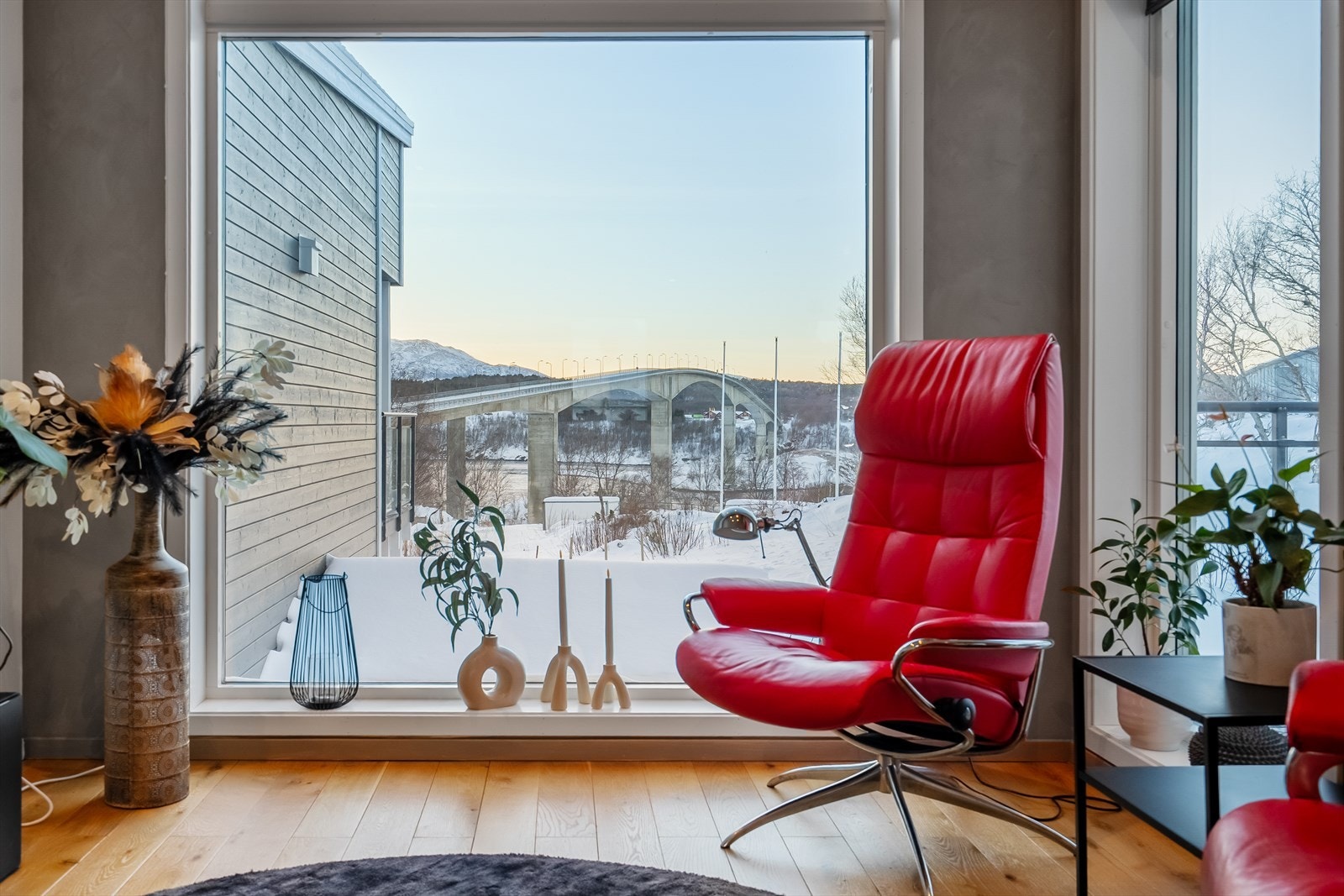 Her er det videre utgang til en koselig balkong på 7 kvm med flott utsikt over verdens sterkeste malstrøm Galleribilde