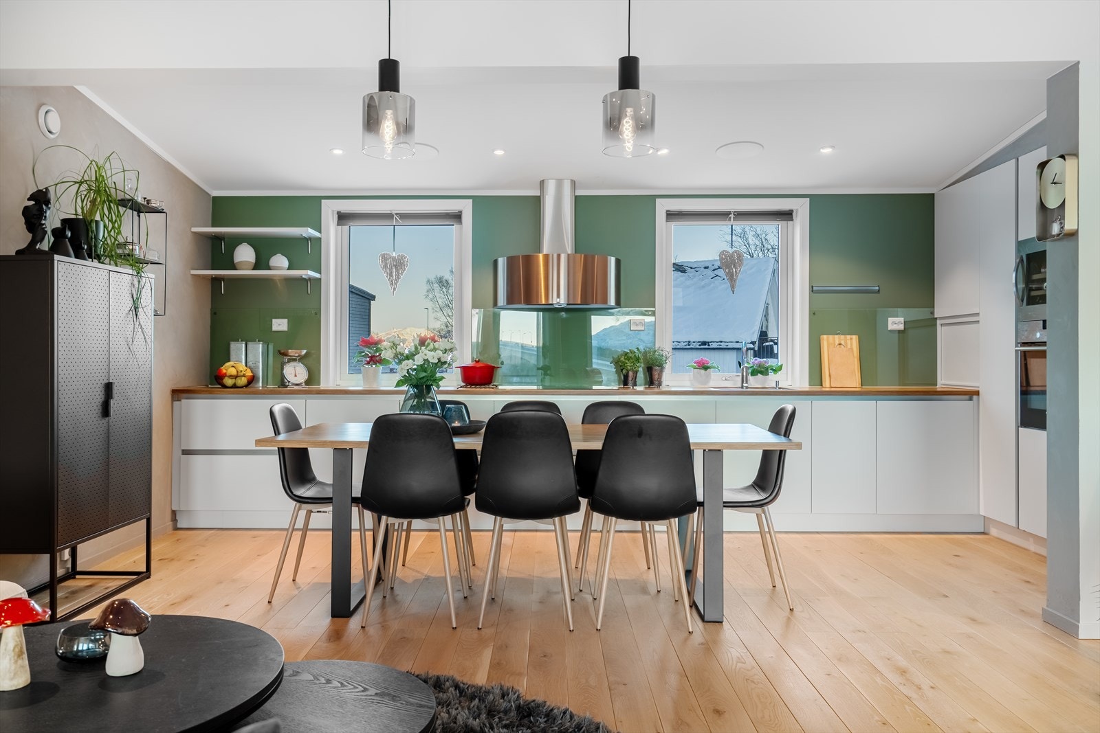 En innbydende bolig med praktisk planløsning over to plan, beliggende i rolige og naturskjønne omgivelser i Saltstraumen Galleribilde