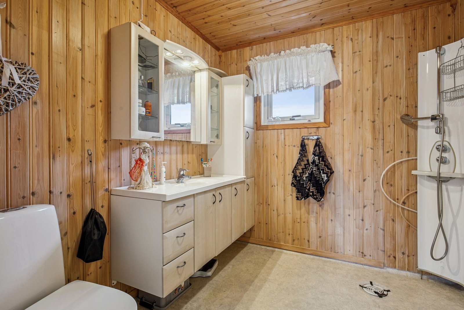 Bad 1. etasje Galleribilde