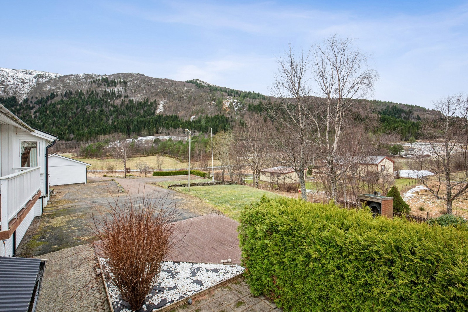 Godt med biloppstillingsplass på egen tomt Galleribilde