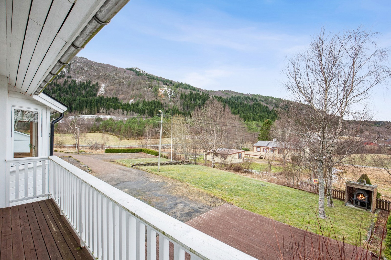 Fra soverom er det utgang til balkong Galleribilde