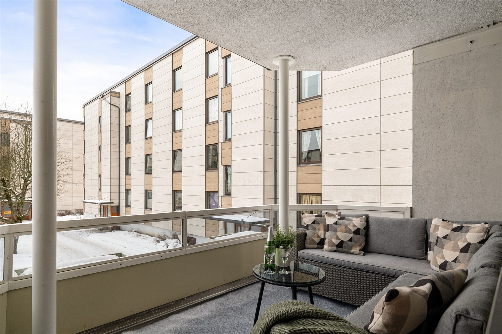 Dette er en attraktiv og velutnyttet leilighet med god planløsning. Her bor du skjermet og rolig til. Galleribilde