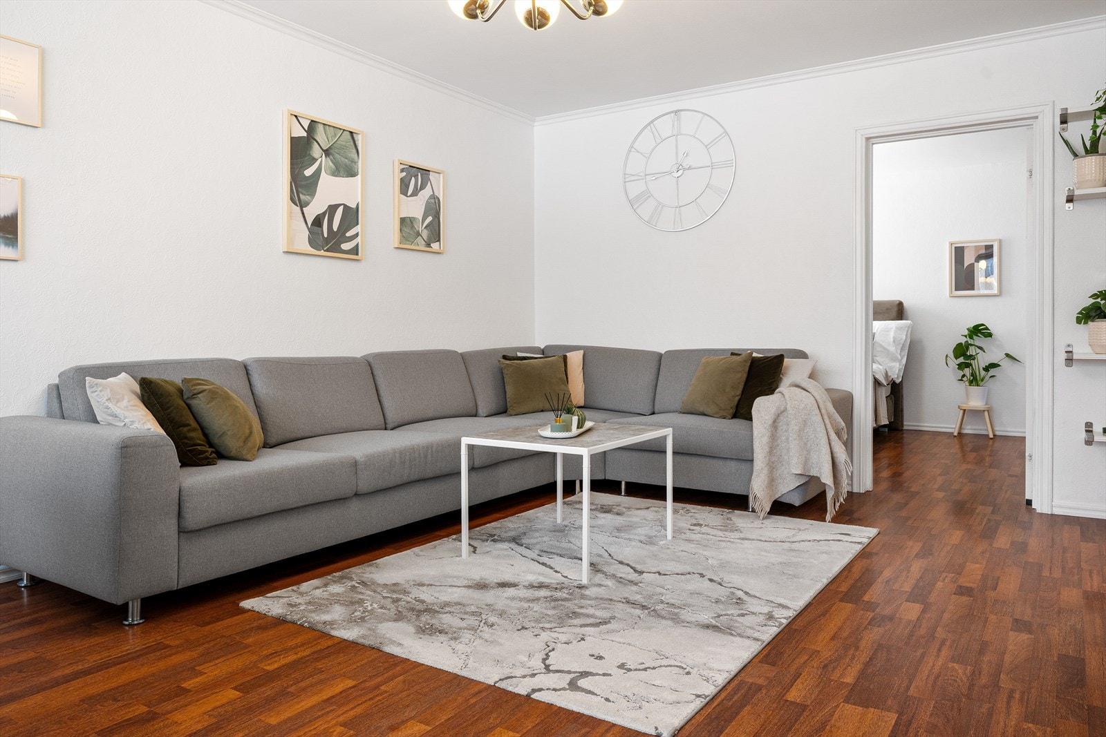 Til oppvarming i boligen er det sentralvarmeanlegg med radiatorer. Galleribilde