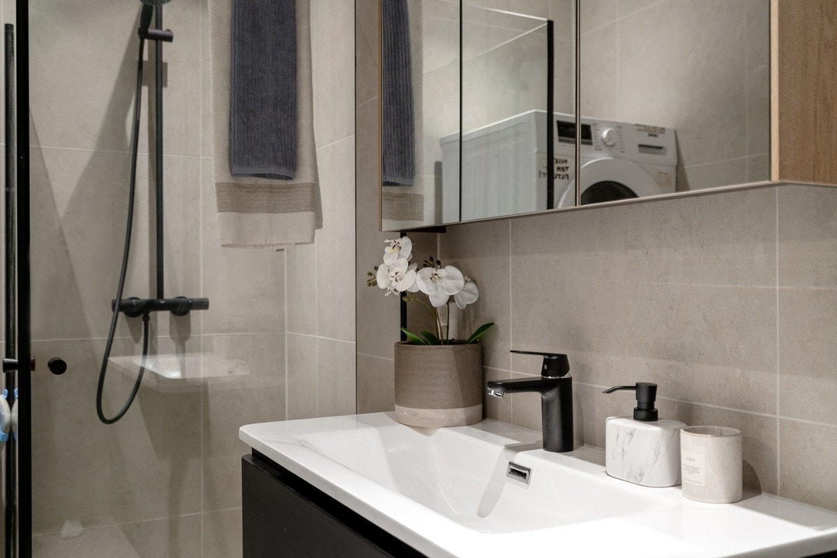 Hele leiligheten ble totalrenovert i 2023. Nytt moderne kjøkken og nytt bad. Galleribilde