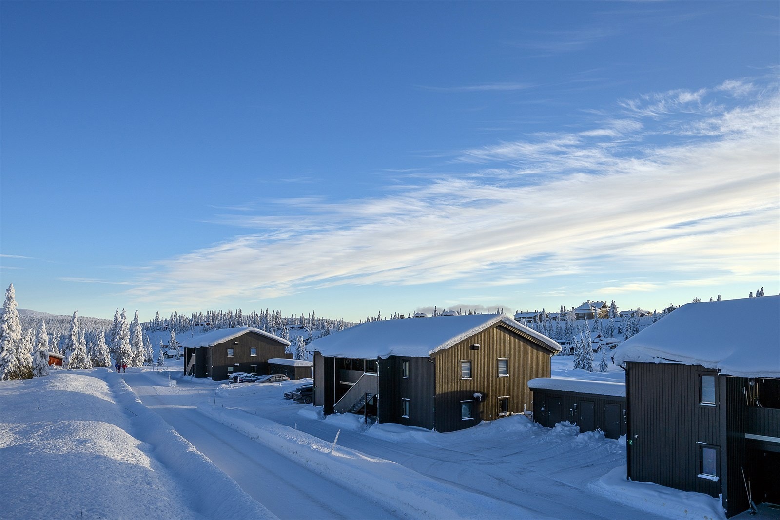 Leiligheten ligger i 1. etasje som en del av en 4-mannsbolig. Utvendig bod og egen biloppstillingsplass. Galleribilde