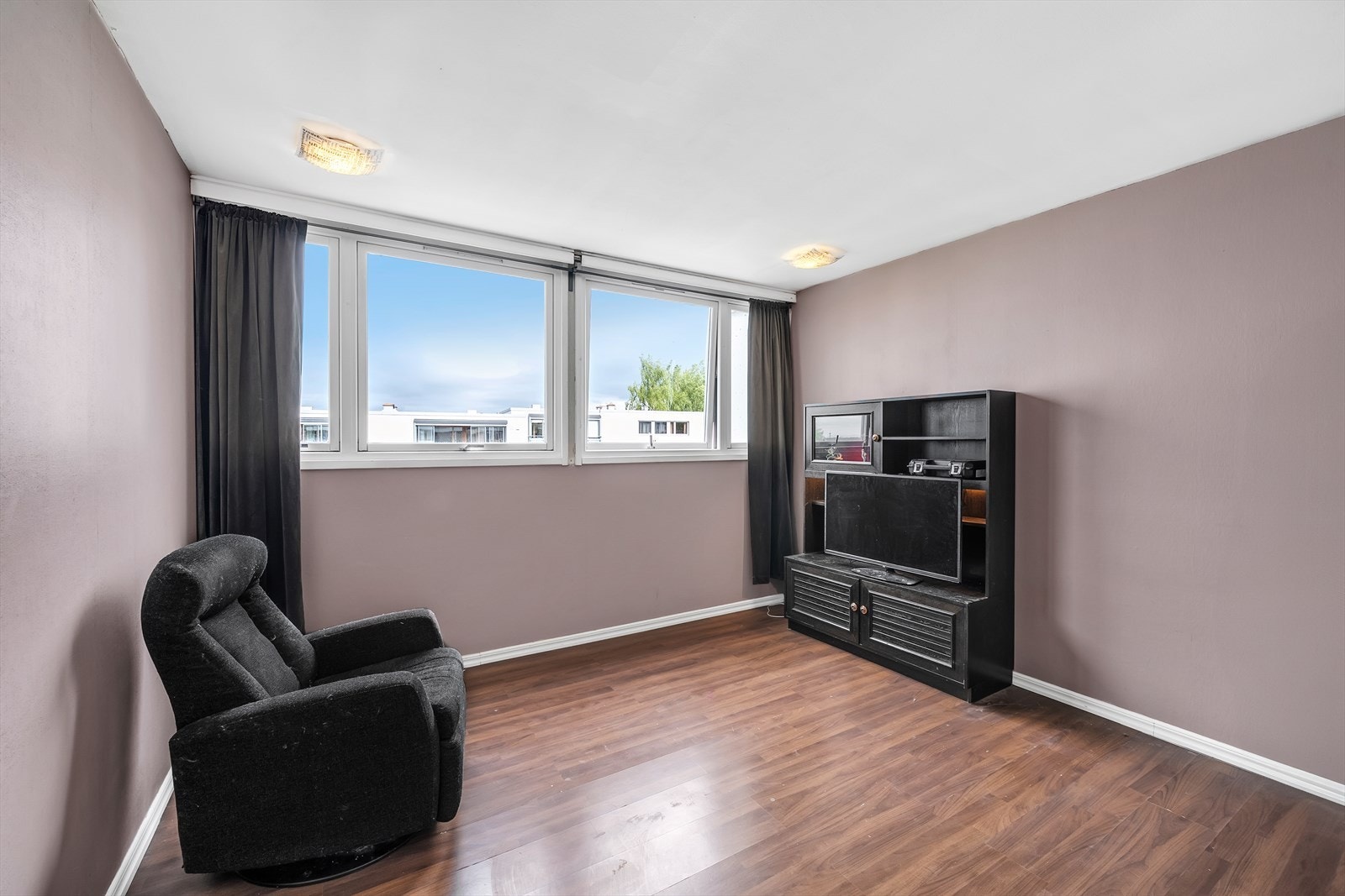 Soverom 2. 12,9 kvm. Med enkle grep kan boligen omgjøres til 4 soverom Galleribilde