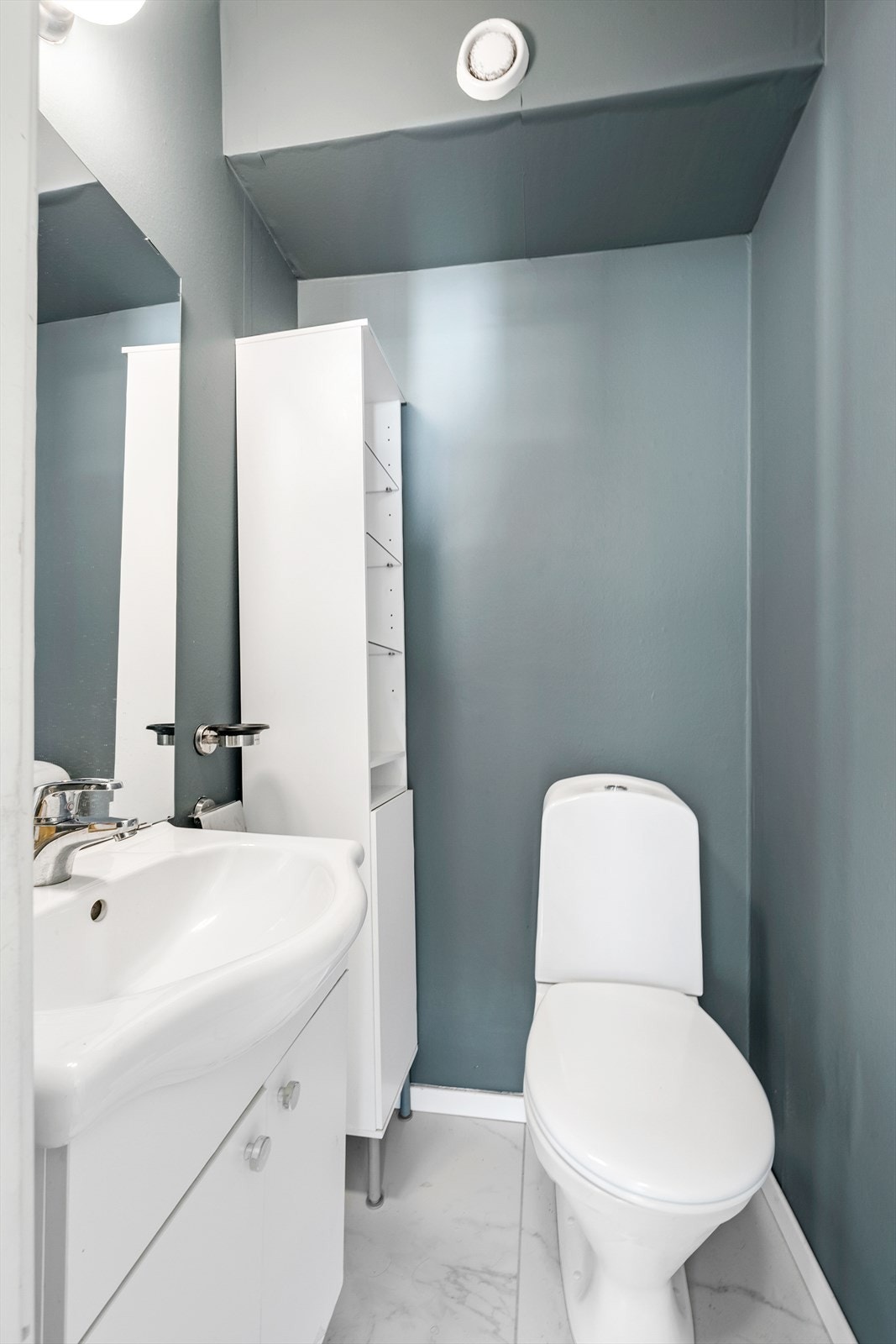 Praktisk adskilt WC-rom på 1,4 kvm. Galleribilde