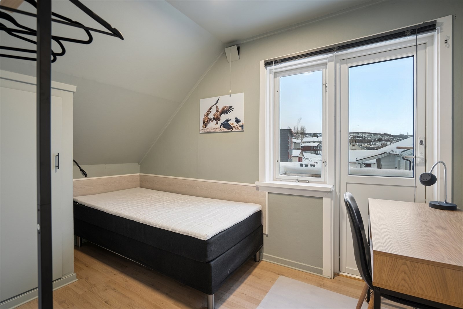 Soverom 4 (7,1 kvm) beliggende i 2.etg med utgang til luftebalkong. Galleribilde