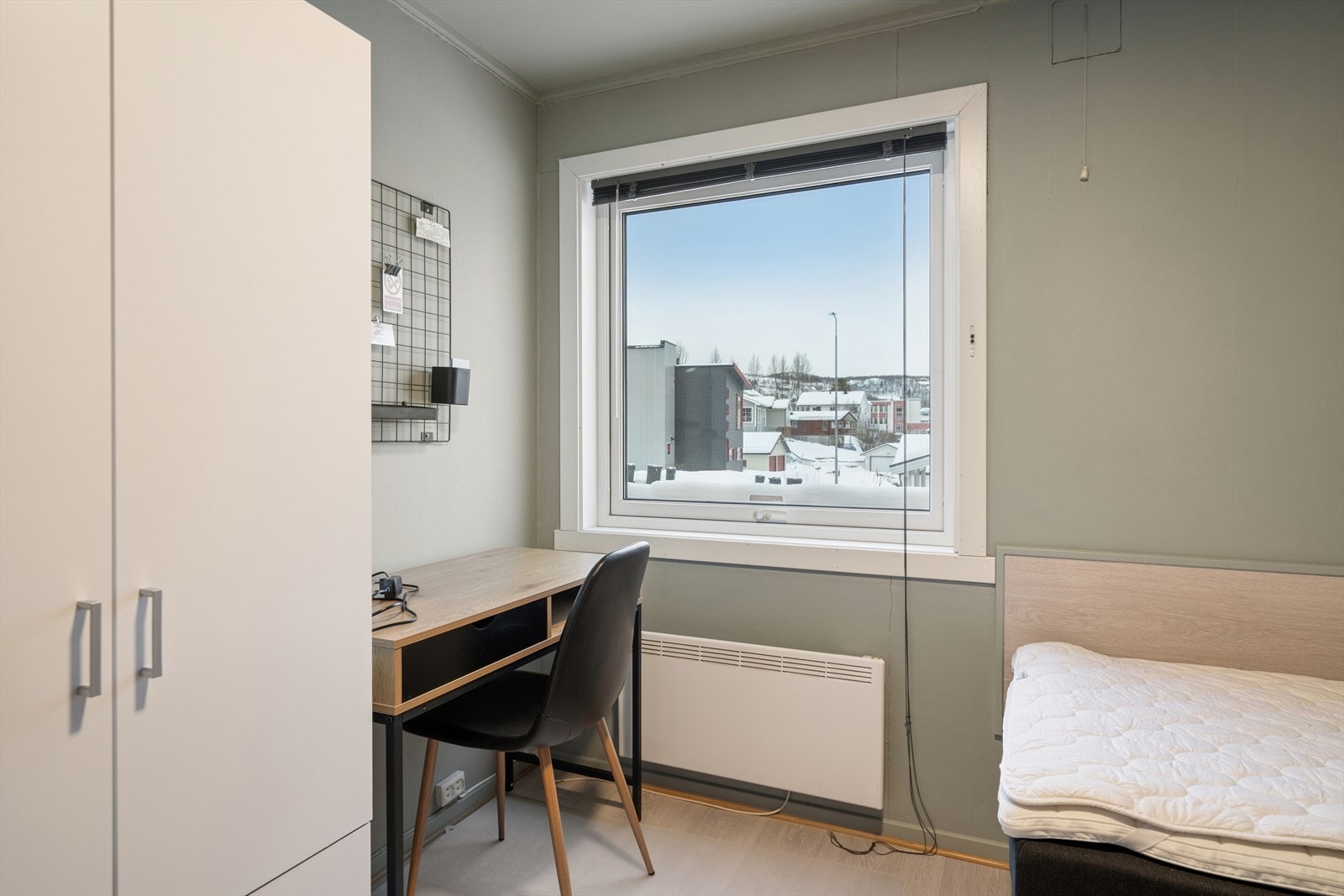 Soverom 5 - Alle rommene er innredet med garderobeløsning. Galleribilde