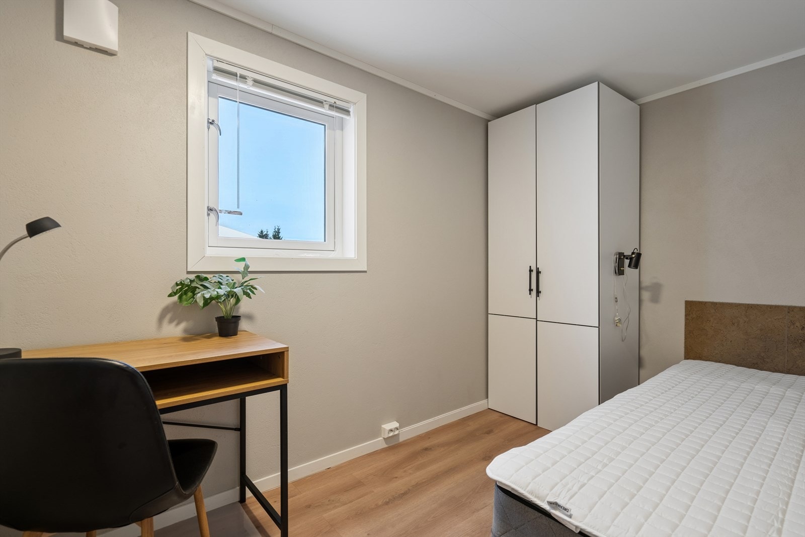 "Soverom" 8 i underetasjen. Det gjøres oppmerksom på at rommet er ikke godkjent - søkt til kommunen. Galleribilde