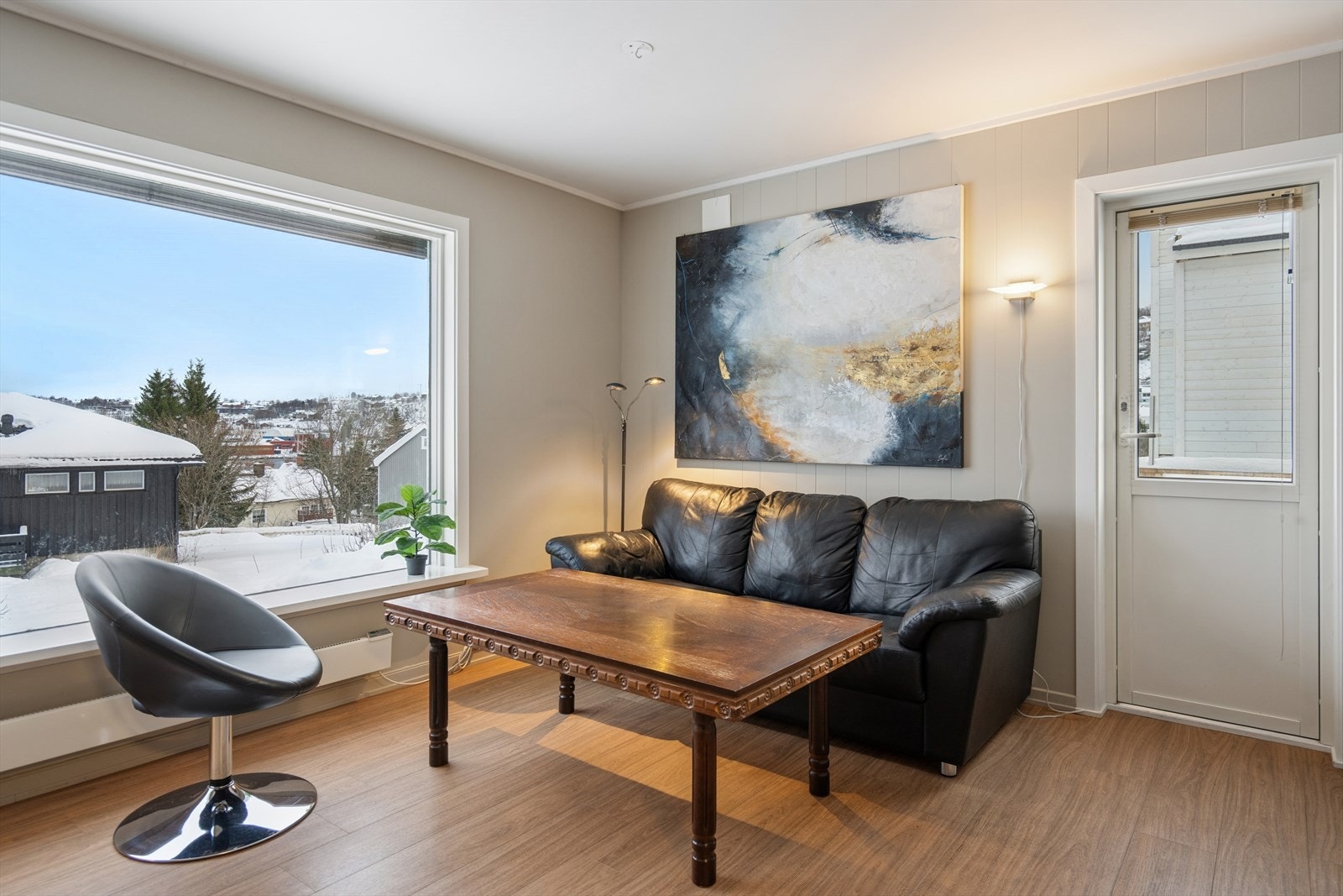 Fra stuen er det direkte utgang til veranda av god størrelse. Galleribilde