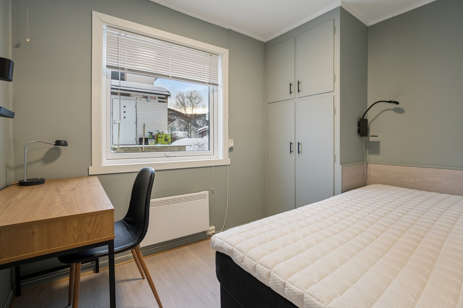 Soverom 2 (5,9 kvm) fra gangen i hovedetasjen Galleribilde