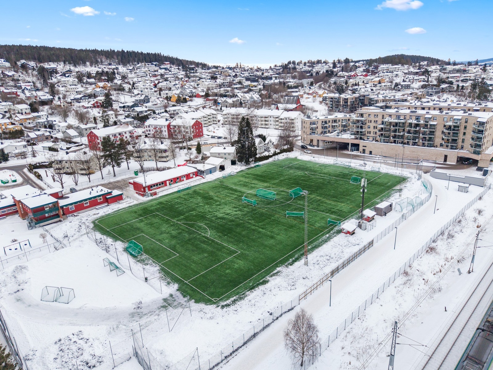 Fjellhamar har egen fotballklubb som spiller kampene sine på Fjellhamar stadion. Galleribilde