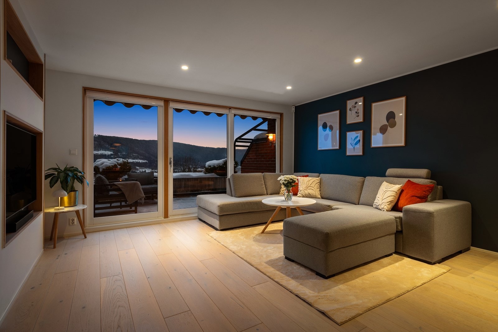 Kveldsstemning i stuen. Galleribilde