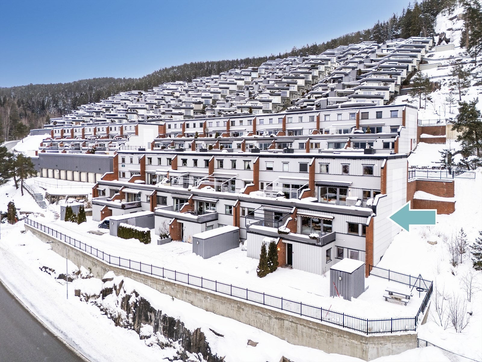 DNB Eiendom v/Egil Svennevig Hovde har gleden av å presentere Bera 12 - Et delikat og oppusset enderekkehus! Galleribilde