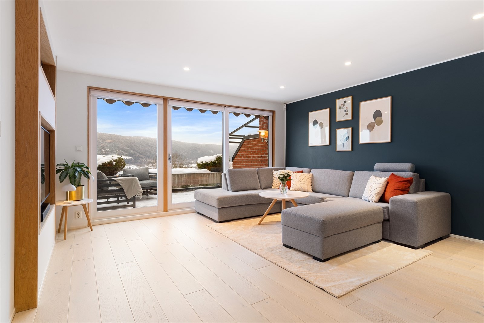 Gode vindusflater sørger for at rommet får godt med naturlig lys. Galleribilde