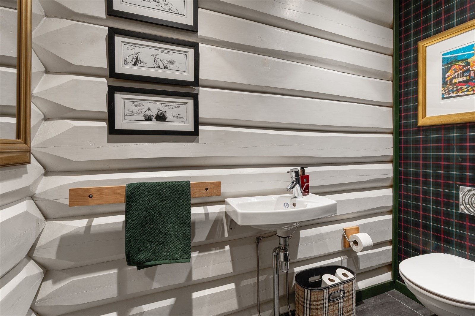 Gjestetoalett i entreen. Galleribilde