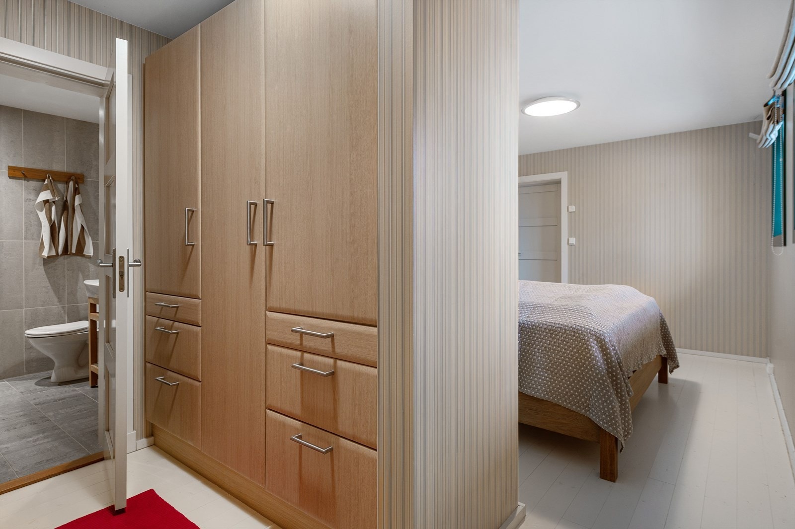 Garderobe og bad for Master bedroom. Galleribilde