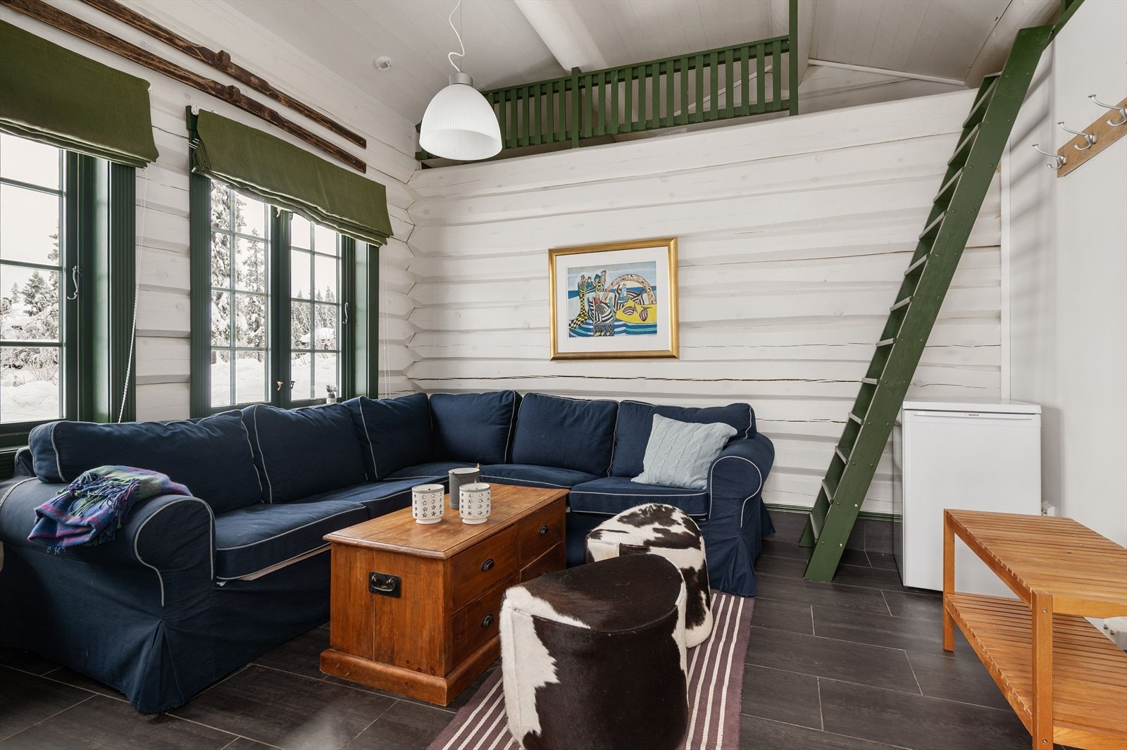 Stue i anneks med sovesofa og kryphems Galleribilde