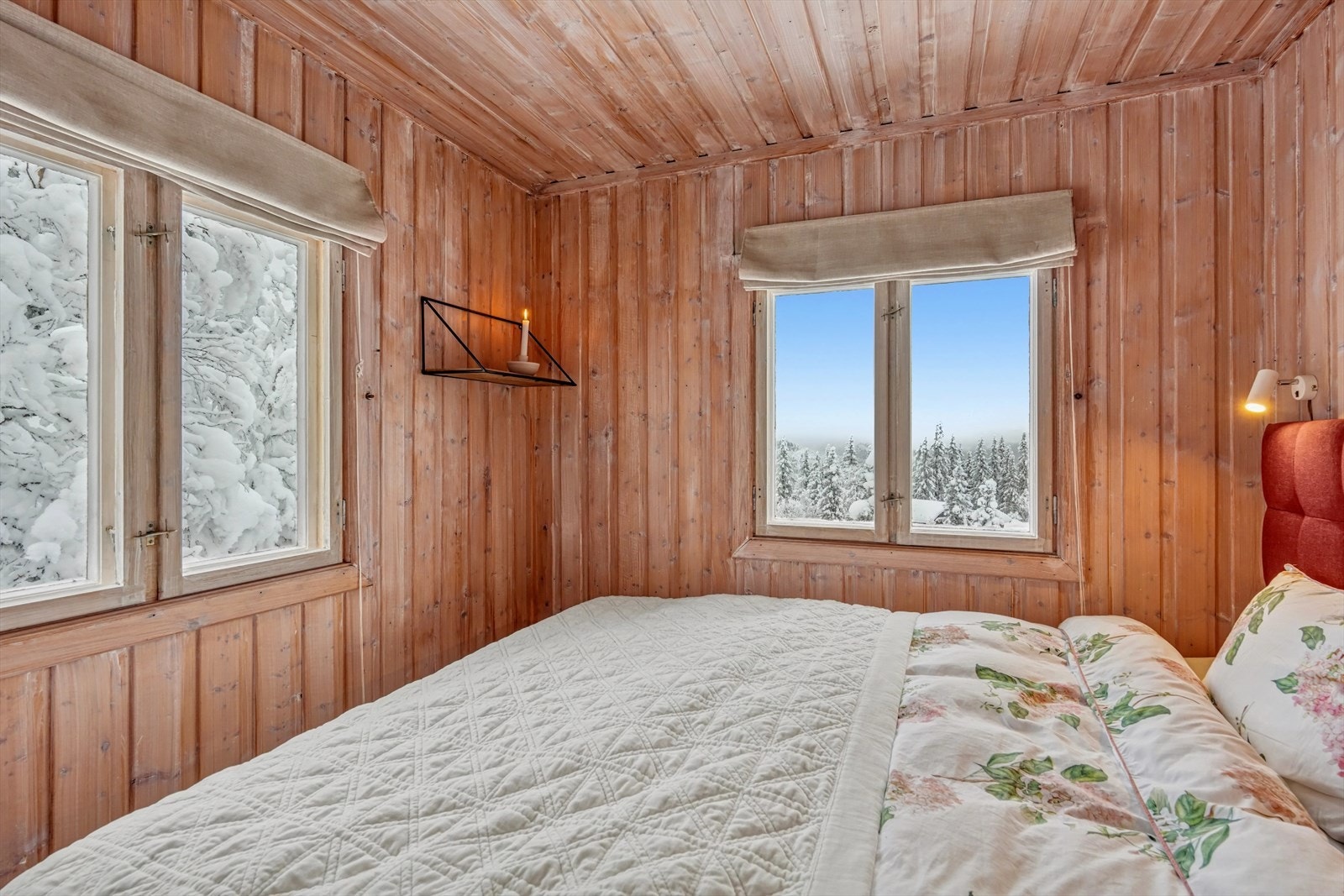 Alle soverommene har plass til stor seng og oppbevaring. Galleribilde