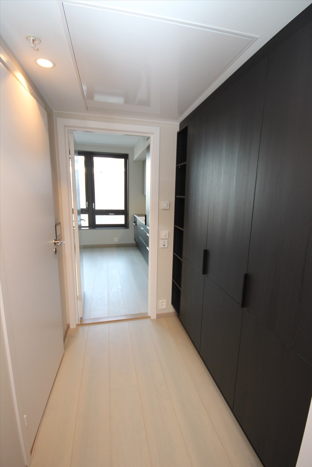 Utrolig praktisk garderobe i entré. Galleribilde