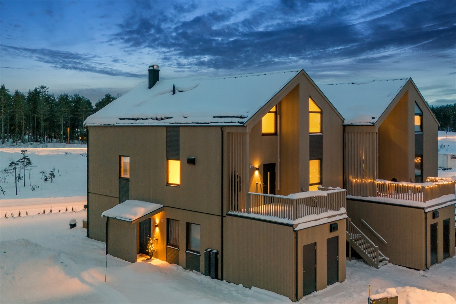 Her får du en moderne og nyoppført 4-roms leilighet beliggende i 2. og 3. etasje. Galleribilde