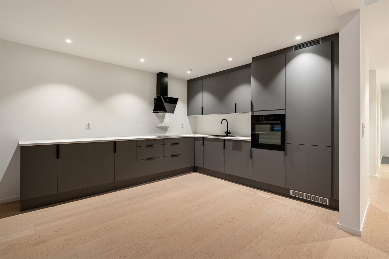 Stilrent grått kjøkken i Hjortetråkket 22. Galleribilde