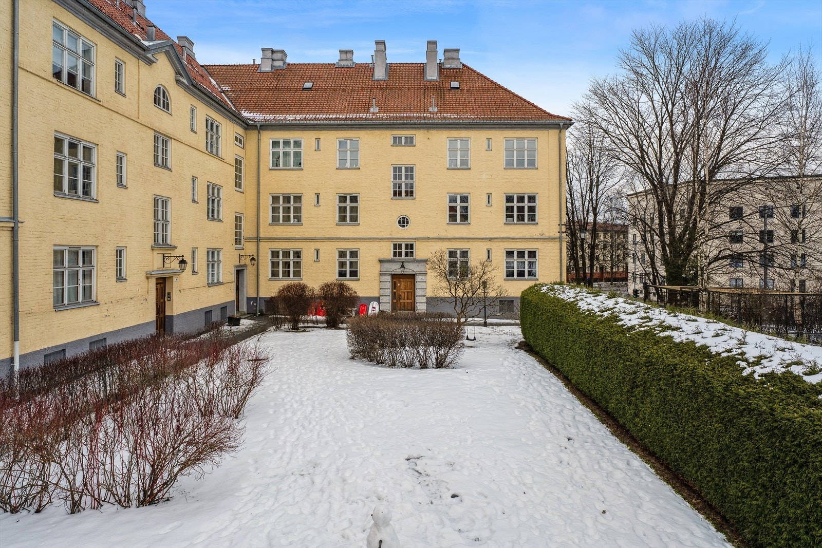 Leiligheten disponerer en ekstern kjellerbod på ca. 3,1 m², samt en loftsbod på ca. 5 m² gulvareal. Galleribilde