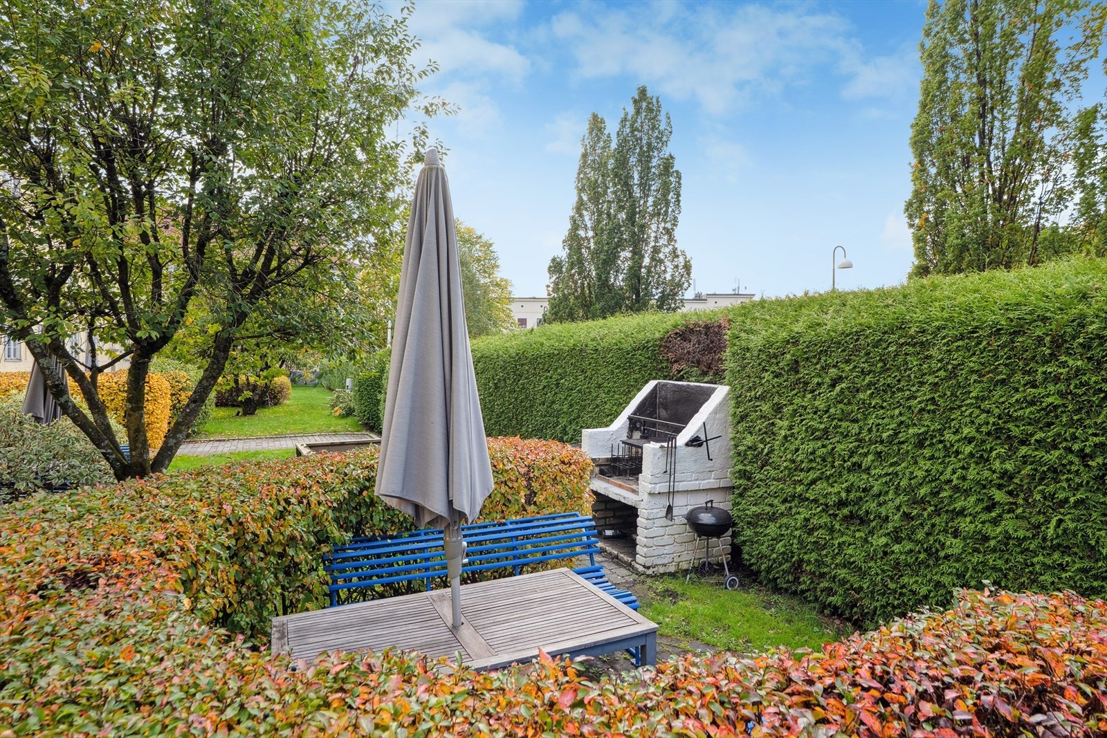 Her er det både epletrær og syriner, sittegrupper og grill. Galleribilde