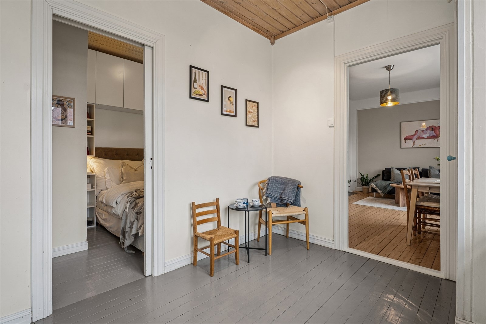 Det er det plass til lite spisebord i hjørnet. Galleribilde