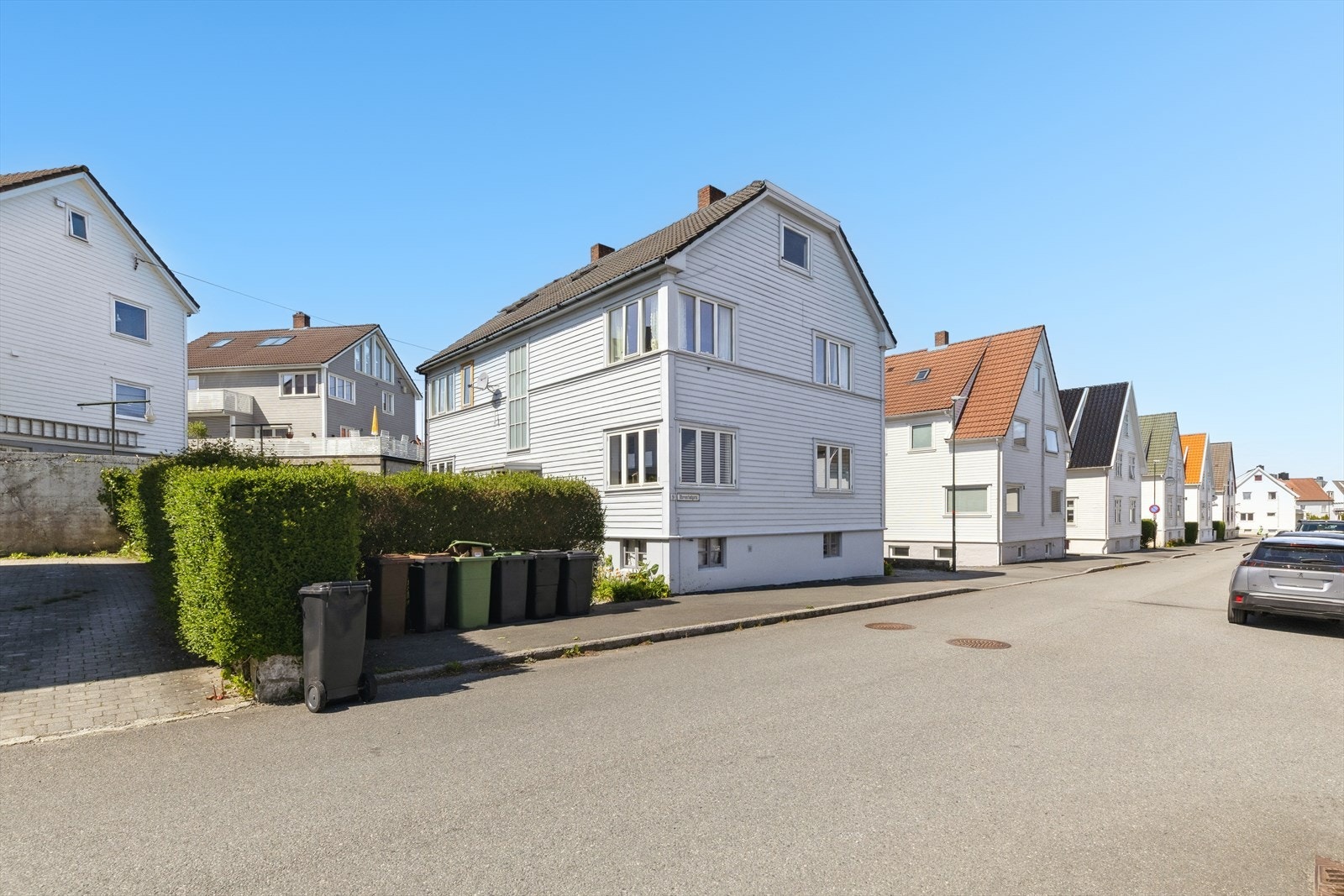 DNB Eiendom v/Martin Sørbø har gleden av å presentere Obrestadgata 9 - en tidløs leilighet over to plan i 2. og 3. etasje i flermannsbolig på populære Storhaug! Galleribilde