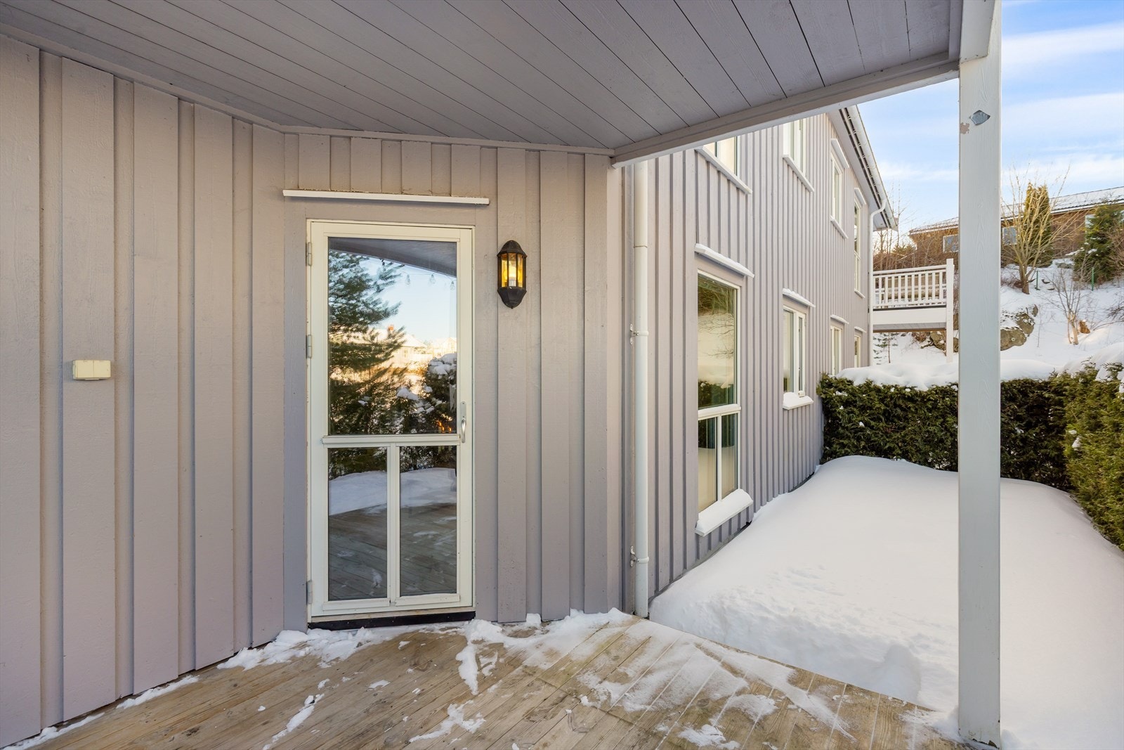Her ute har du en nordvestvendt terrasse med kveldssol Galleribilde