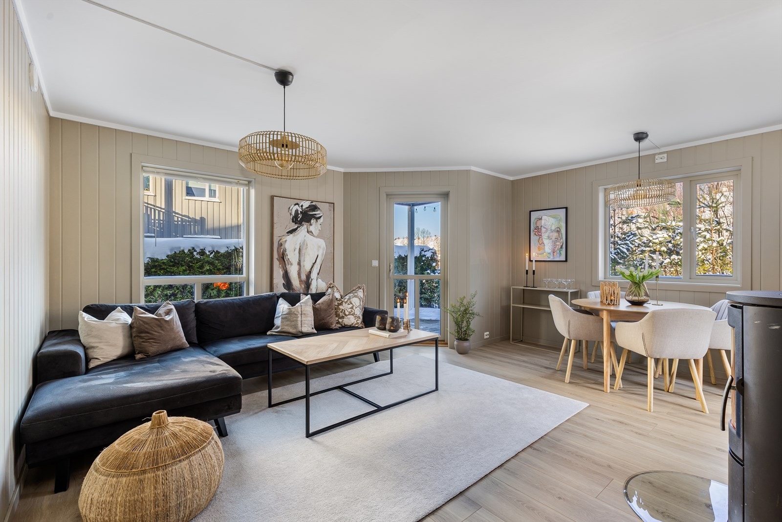 Lys og romslig stue, med en moderne farger Galleribilde