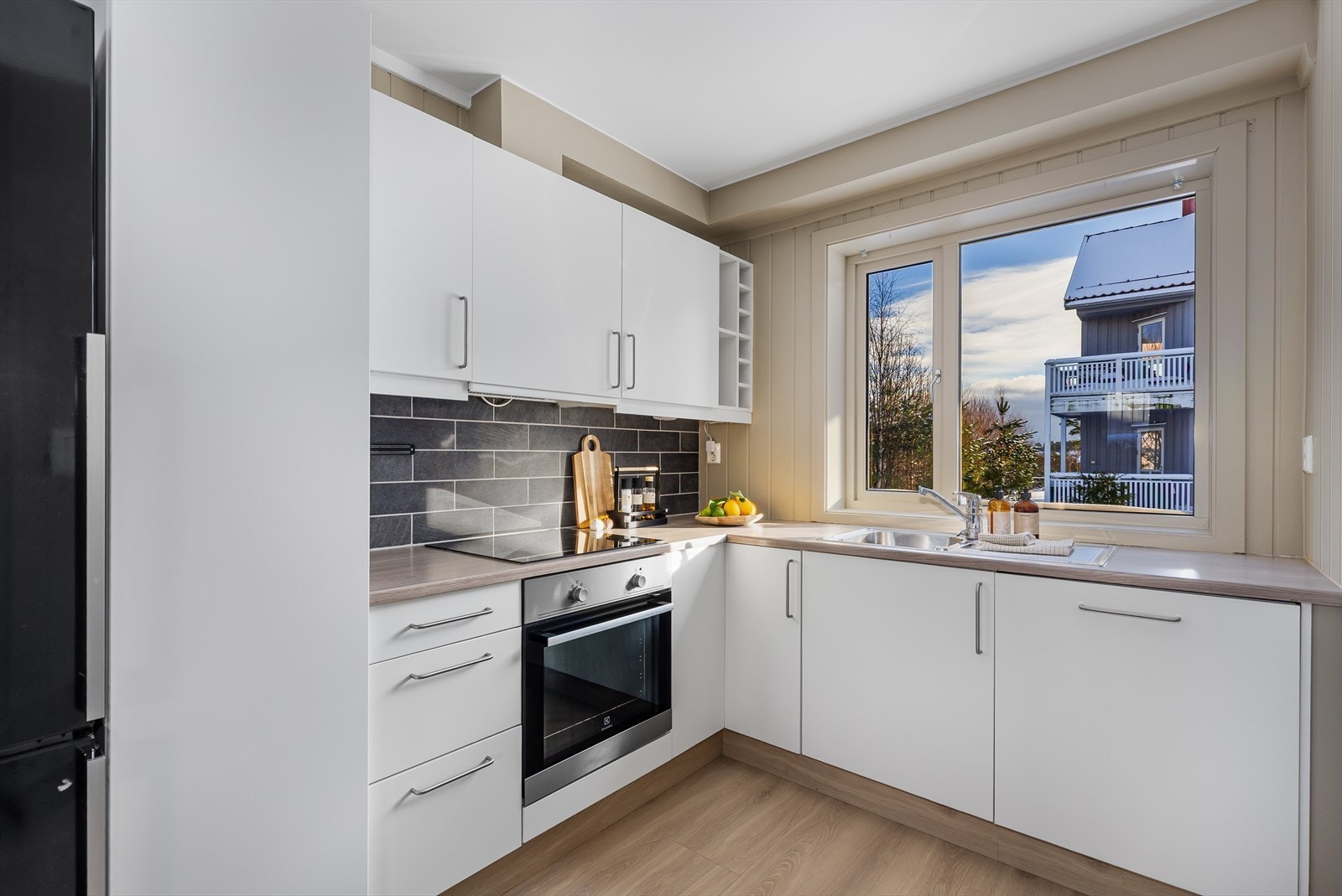 Her vil kokkeleringen bli gøy, og du kan fint følge med på hva som skjer i stua Galleribilde