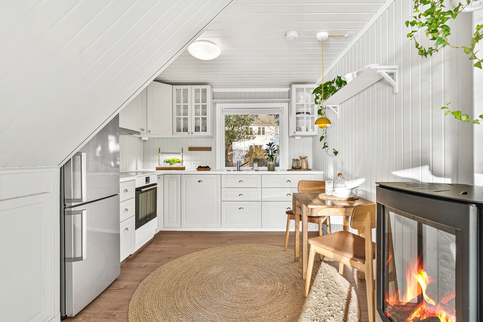 Koselig kjøkken med spiseplass Galleribilde