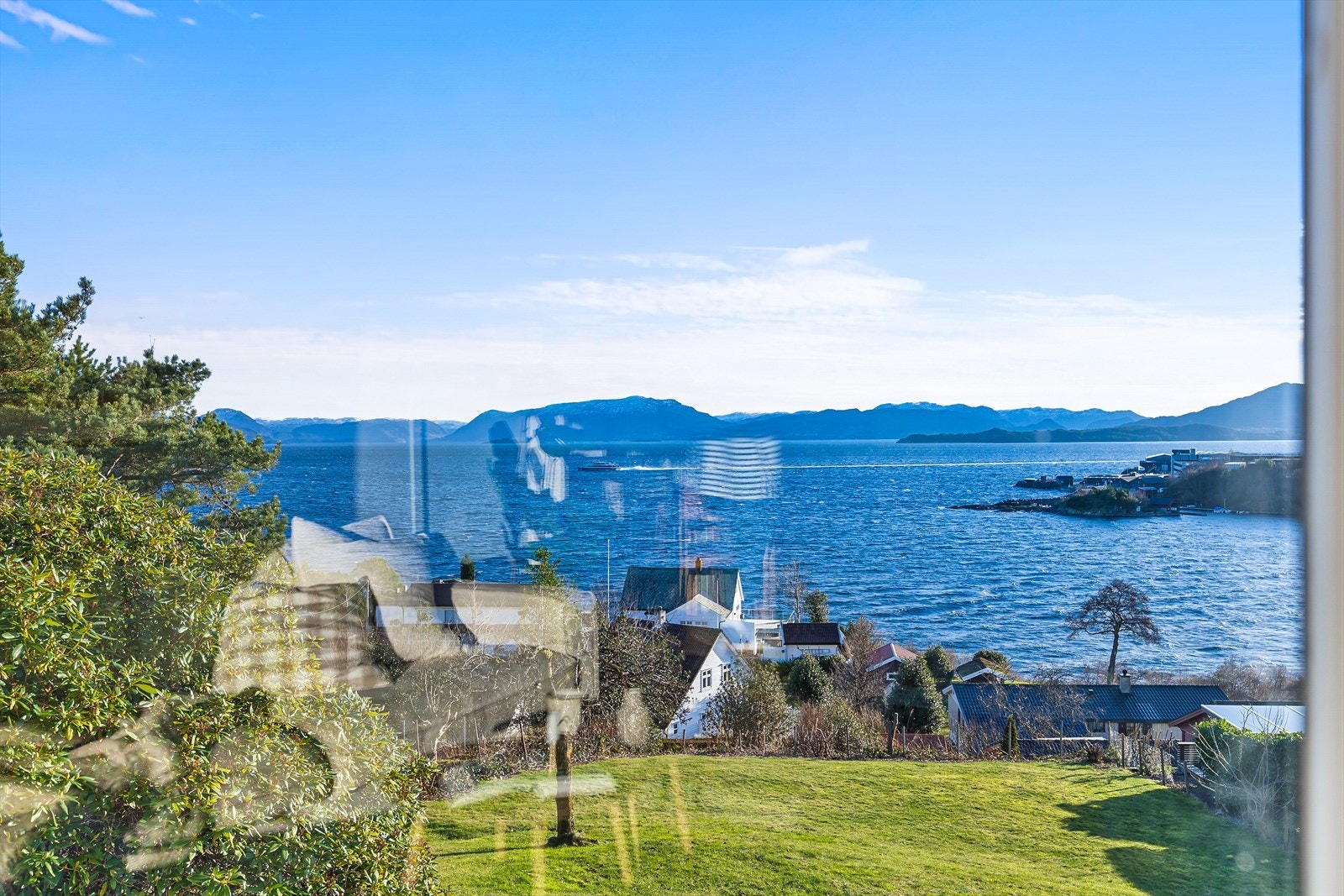 Nydelig skue over båttrafikken som passerer Galleribilde