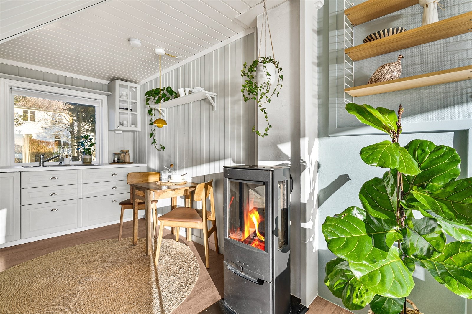 Vedovn som gir god varme på kalde vinterdager Galleribilde