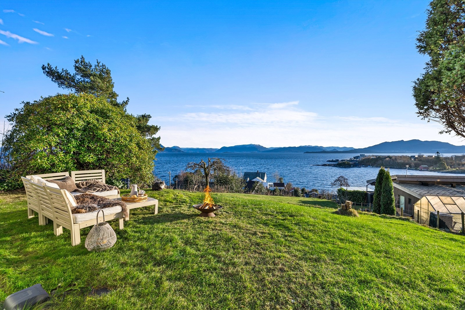 Man kan også nyte den nydelige utsikten fra bakkeplan Galleribilde