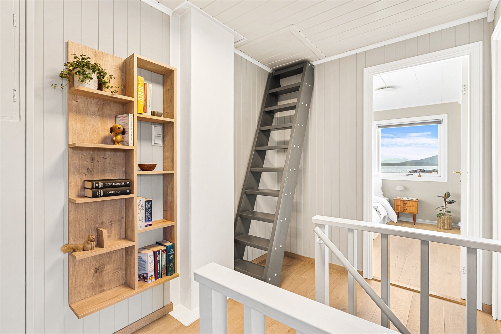 Stigetrapp til høgloft med god lagringsplass Galleribilde