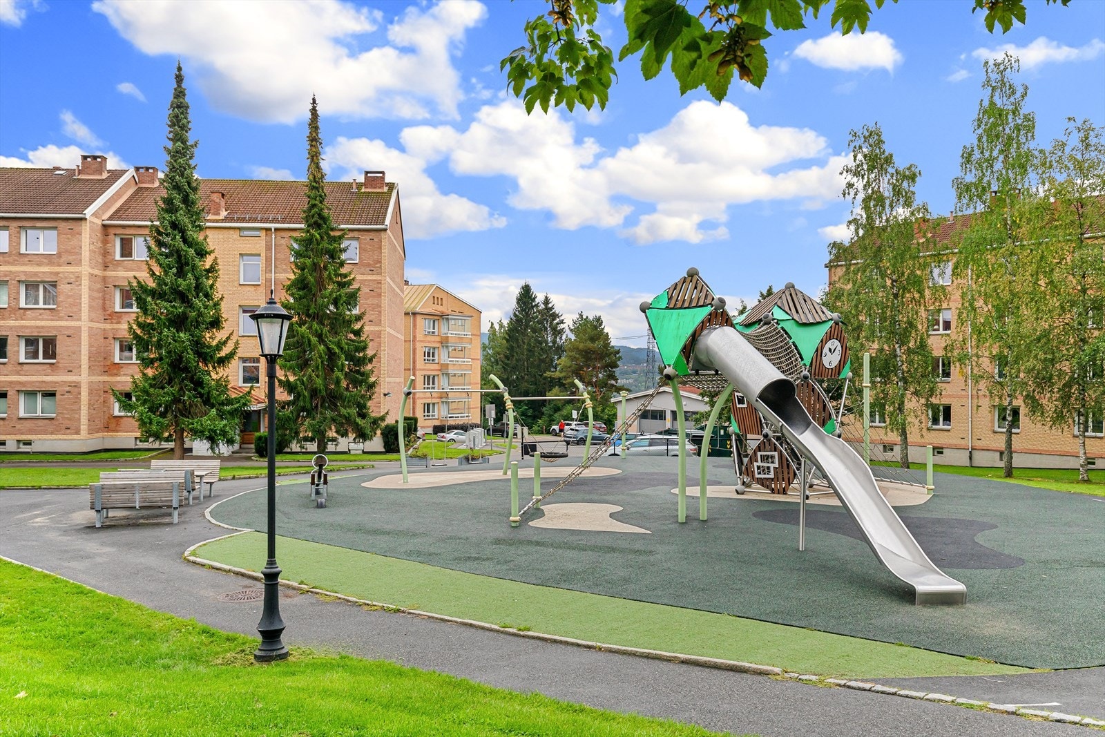 Borettslaget her en av Oslos flotteste lekeplasser og det er i tillegg store grøntarealer med flere sittegrupper. Galleribilde