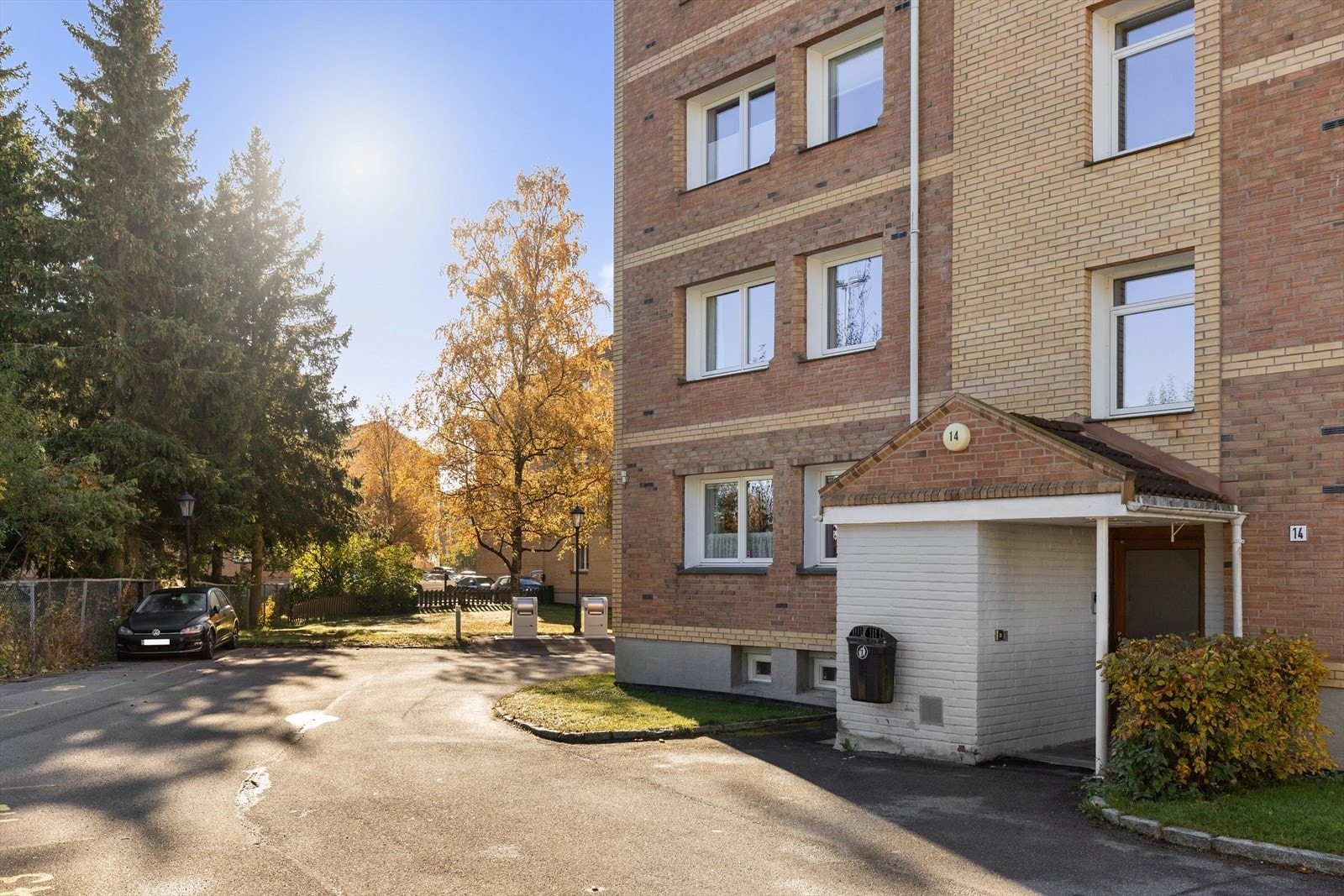 Hyggelig inngangsparti i Nedre Kalbakkvei 14 Galleribilde