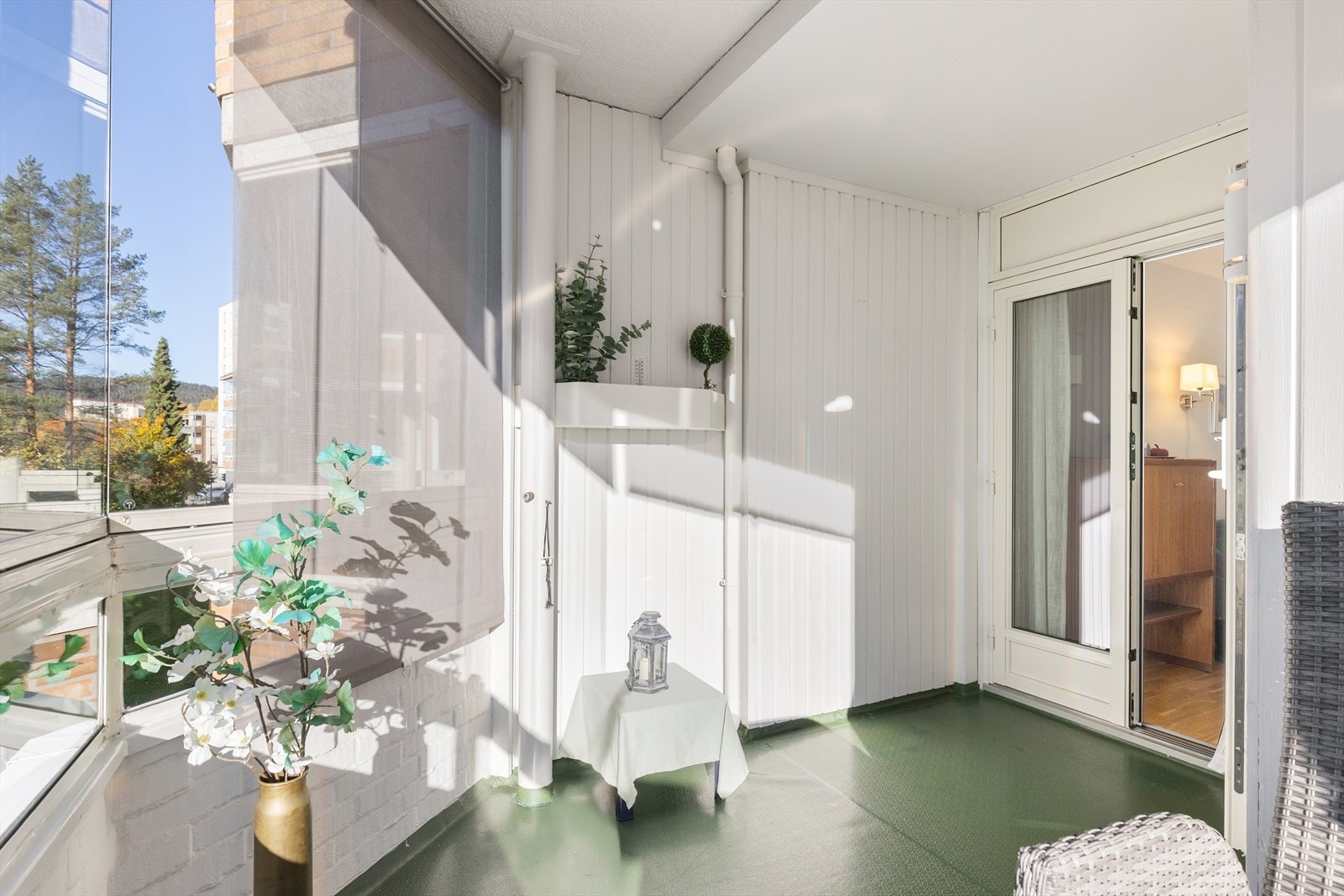 Innglassingen gjør at balkongen kan brukes hele året. Galleribilde