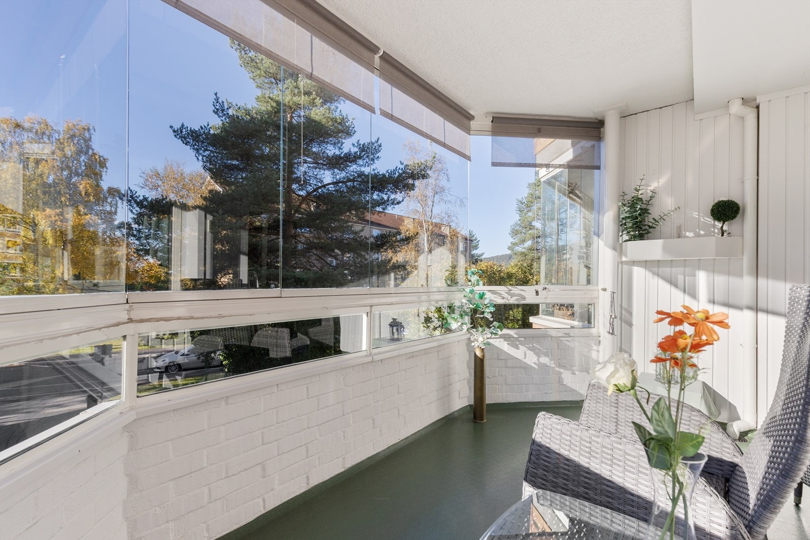 På balkongen er det god plass til sittegruppe m.m. Galleribilde