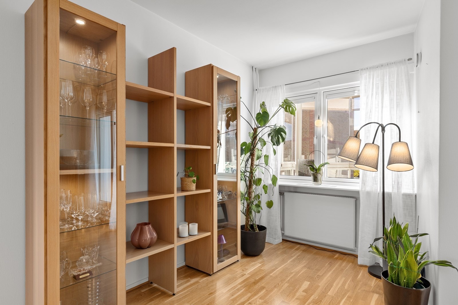 I hjørnet av stuen er det en fin plass som har god plass til spisestue. Galleribilde