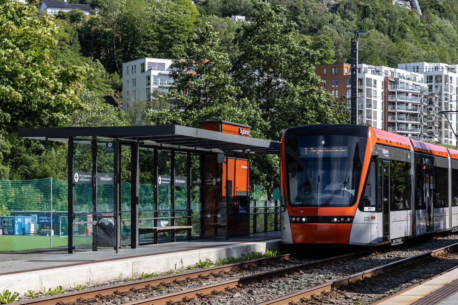 Bybanestoppet, Slettebakken, ligger bare fire minutter unna - en rask og enkel forbindelse til sentrum. Galleribilde