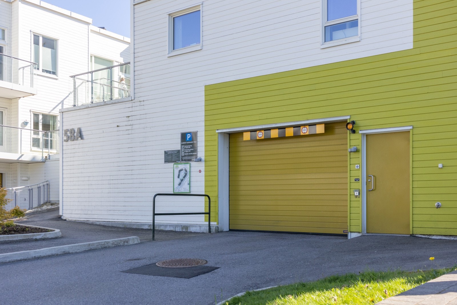 Fast parkeringsplass i lukket garasjeanlegg. Galleribilde