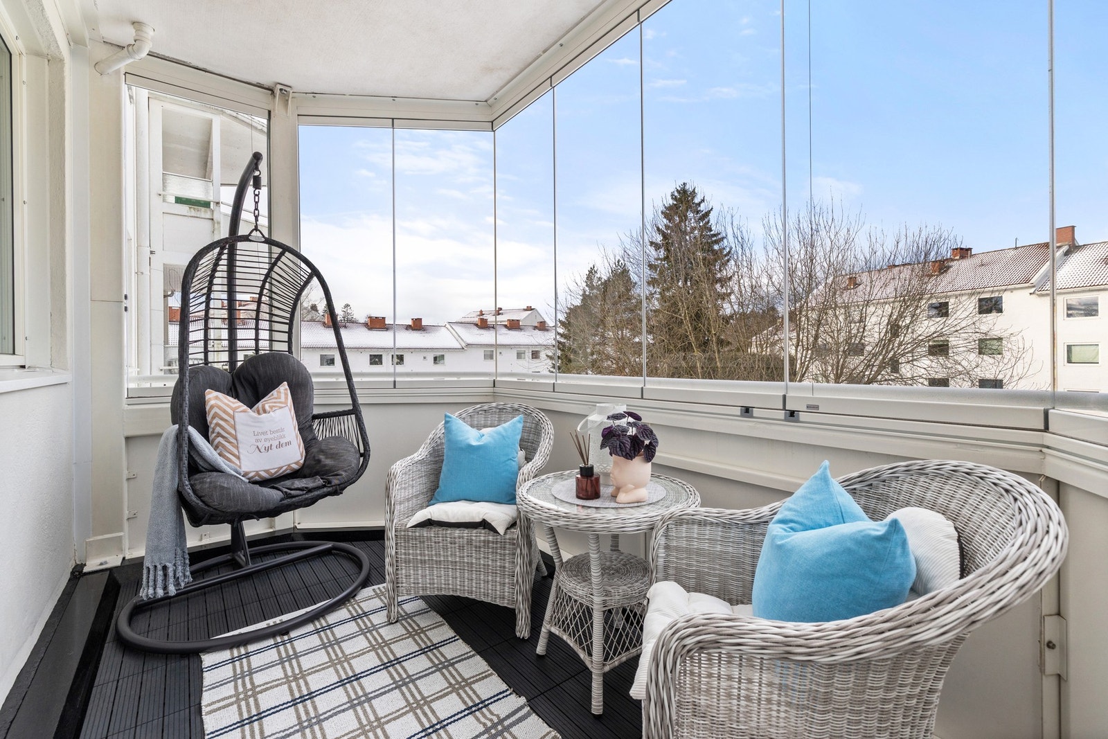 Solrik, innglasset balkong med gulvareal på ca. 6,5 m². Galleribilde